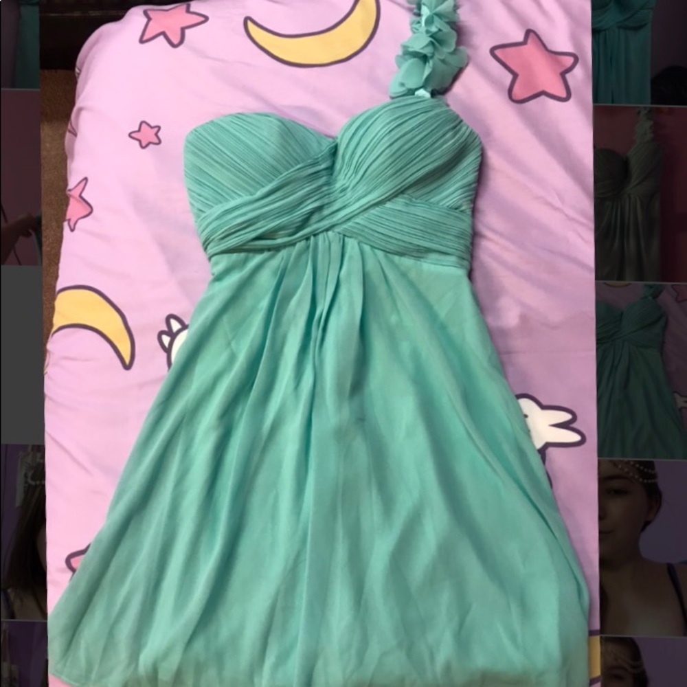 Mint colored formal dress 👗